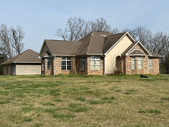 3rd image of 404 Dogwood Rd