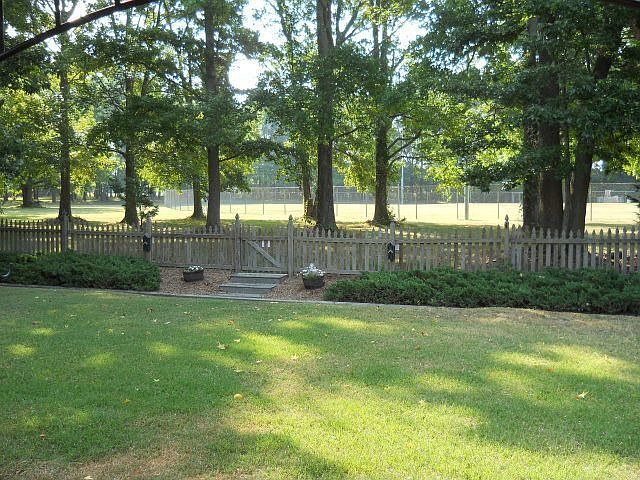 2nd image of 333 Peach Tree Cres