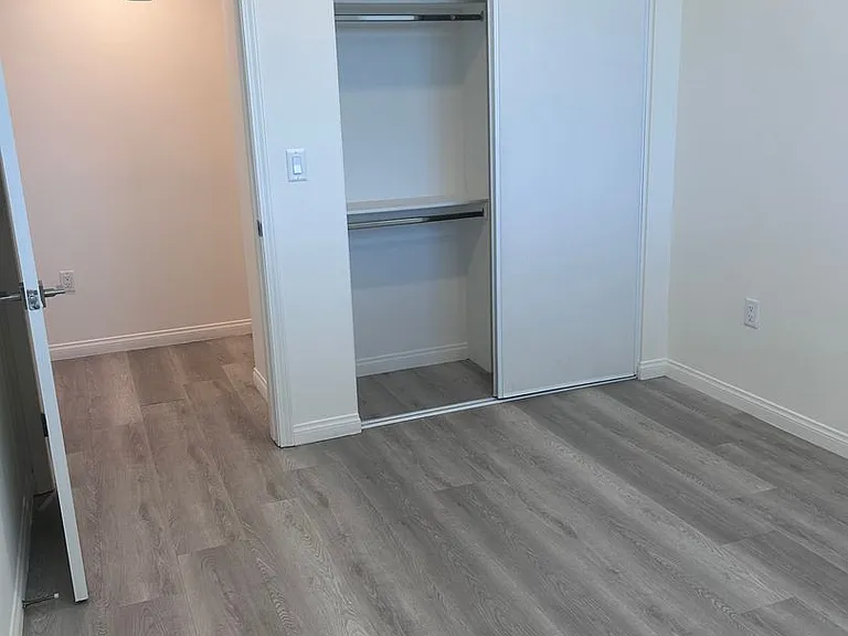 V on Victory Apartments — Photo 37