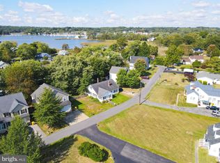 611 Clark Ave, Deale, MD 20751