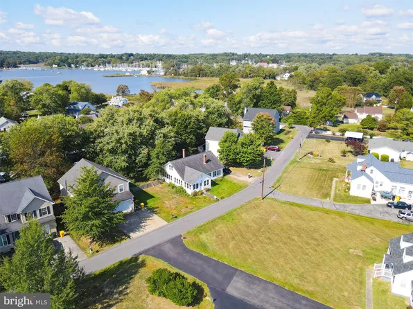 611 Clark Ave, Deale, MD 20751