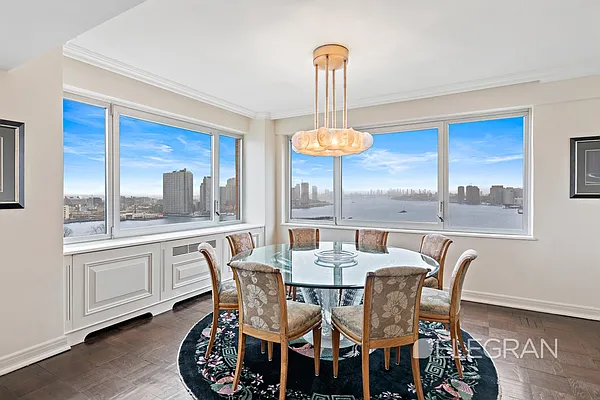 Sold by (Legacy) Elegran | media 20