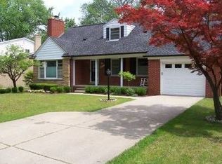 28672 Blackstone Dr, Lathrup Village, MI 48076