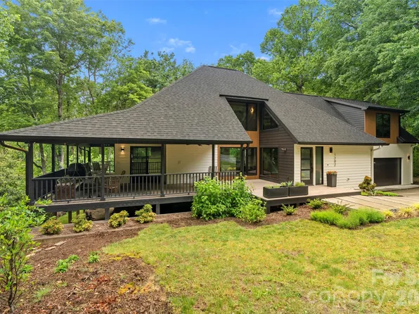 1202 Davis Mountain Rd, Hendersonville, NC 28739