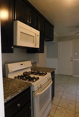 5th image of 906 Delfino Ln