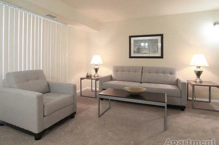 Round Hill Apartments of Chevy Chase — Photo 31