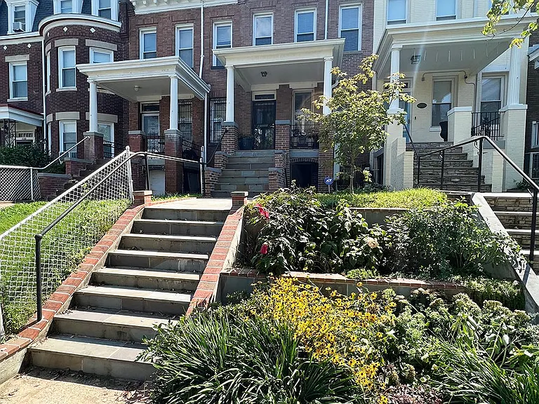 1124 Girard St NW #B — Photo 1