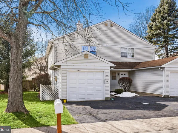 28 Spyglass Ct, Hightstown, NJ 08520