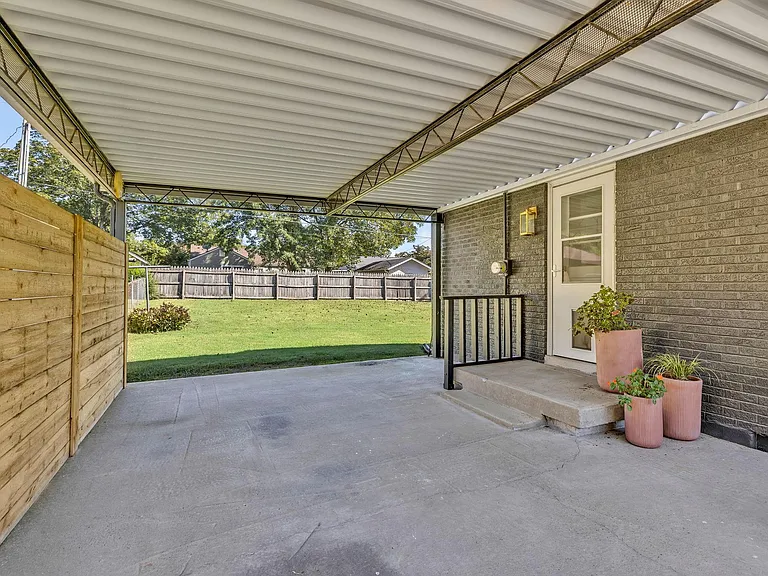 313 James Ave — Photo 45