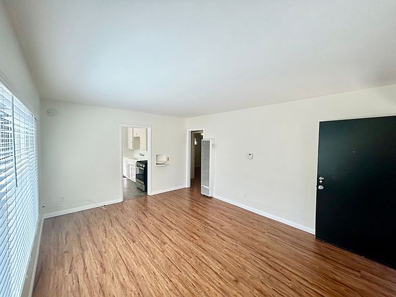 4th image of 841-845 Felspar St #843