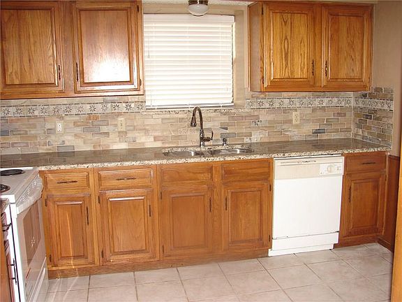 5th image of 2103 Cordoba Dr