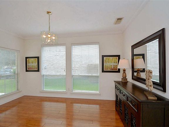 5th image of 9231 Willow Crossing Dr