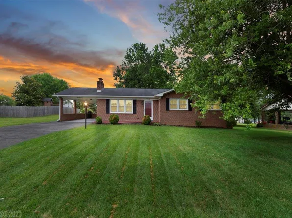 4516 Newbern Heights Dr, Pulaski, VA 24301