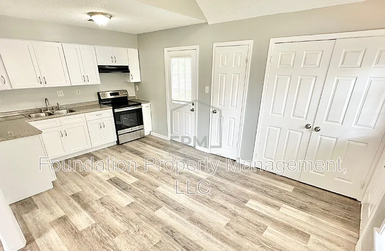 6220 Village Park Rd — Photo 3