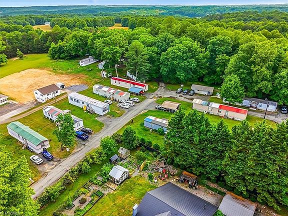 4th image of 109 Sheets Park Ln