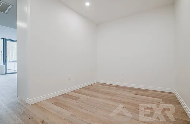 Rented by EXR | media 18