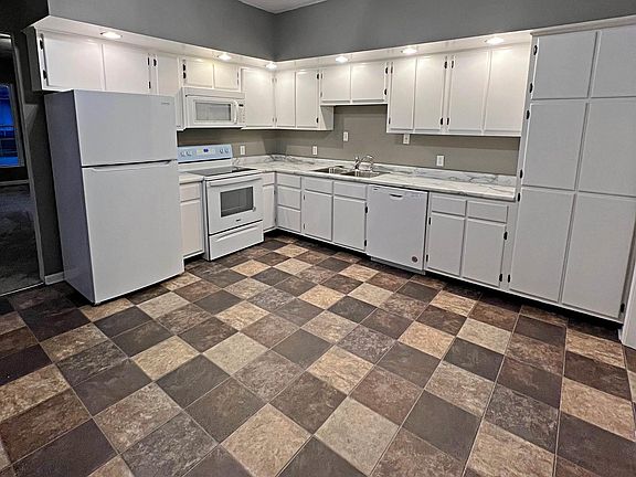 3rd image of 301 W Hickory St