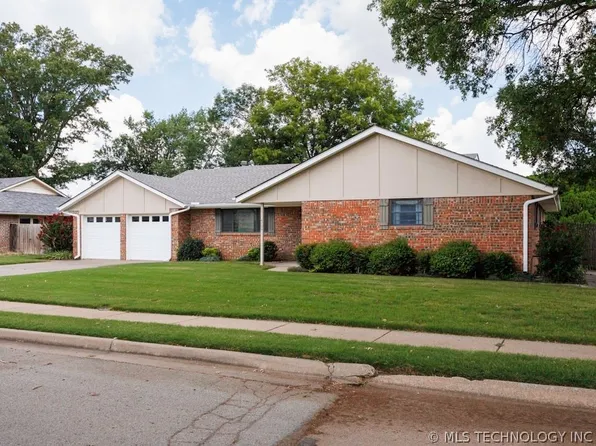 4700 Clearview Dr, Bartlesville, OK 74006