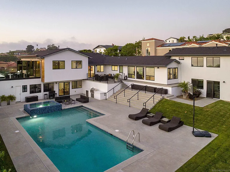 Swimming Pool/Hot Tub/Sauna