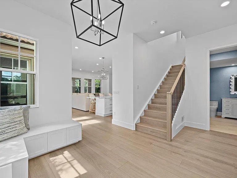 877 Taft Ct — Photo 8