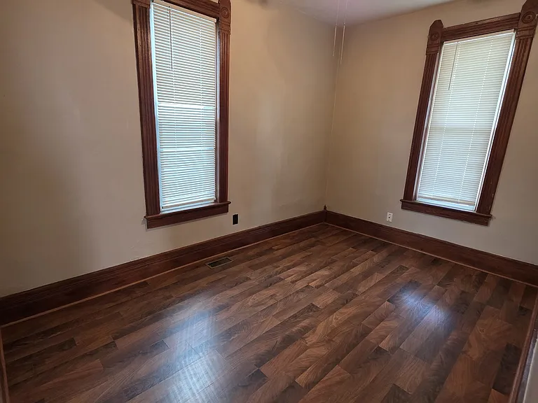 122 W Broadway St #1 — Photo 5