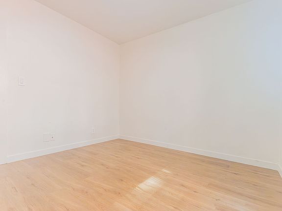 3rd image of 720 S Hoover St #101