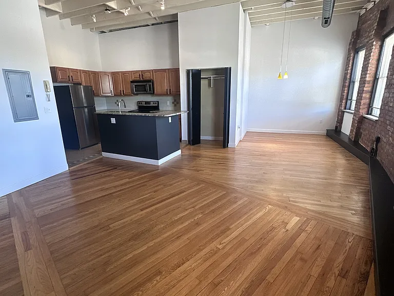 2800 Mayfield Rd — Photo 10