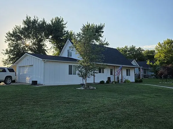 1021 McCaskey Dr, Rose Hill, KS 67133