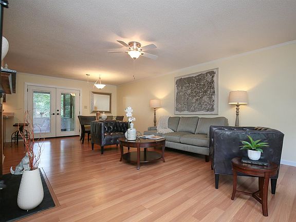 4th image of 63 Newton Dr