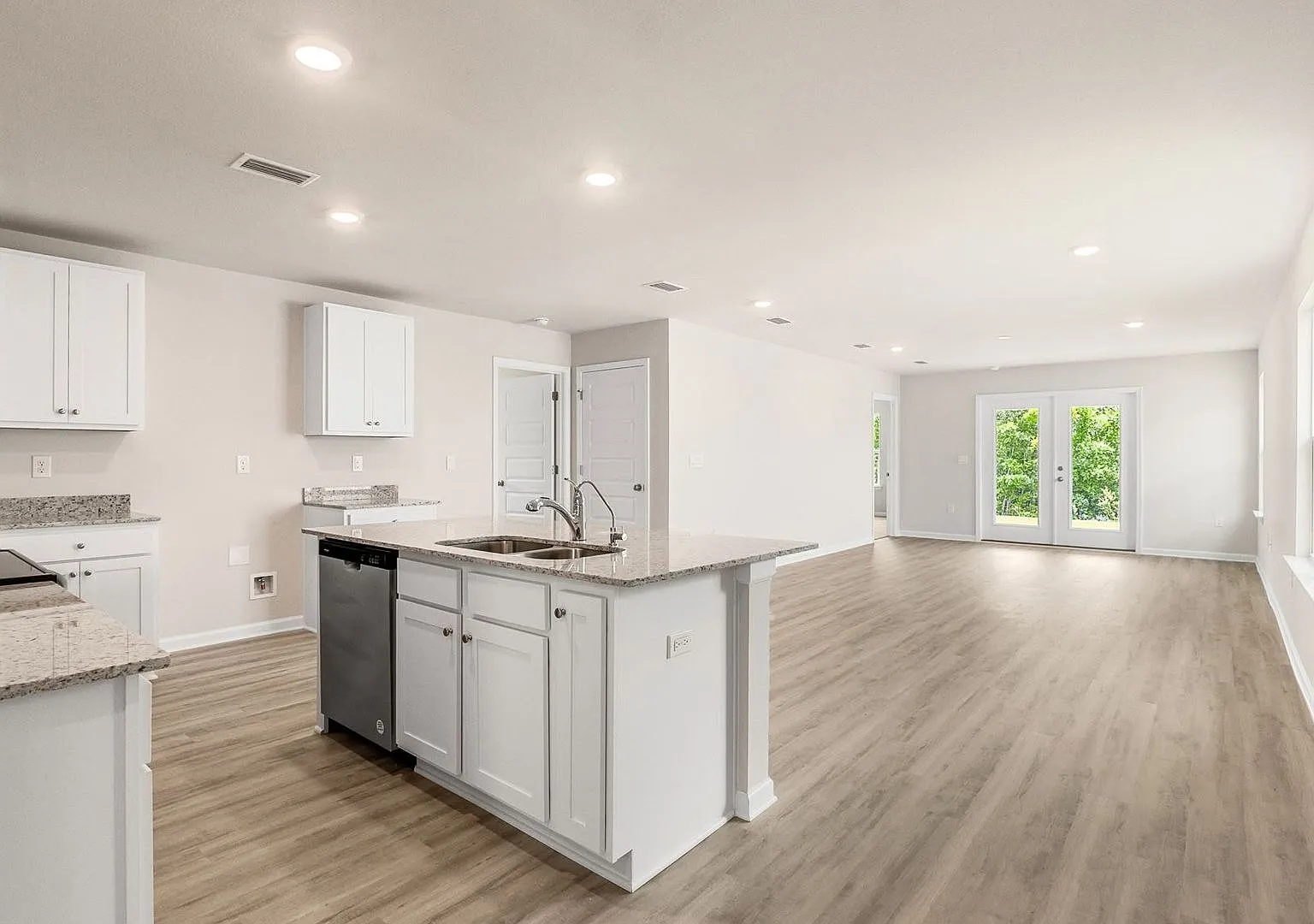 Charming 3bed/2ba In Liberty Community! *Special: 1/2 Off 1st Month's Rent!* — Photo 3