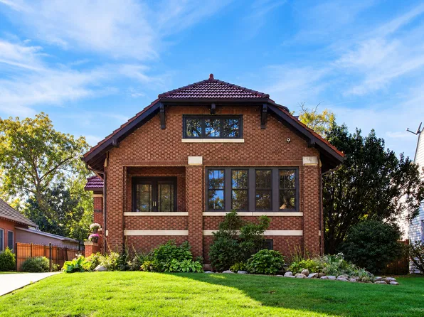 10516 S Seeley Ave, Chicago, IL 60643