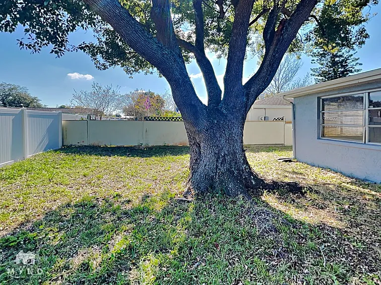 9136 Suffolk Ln — Photo 17