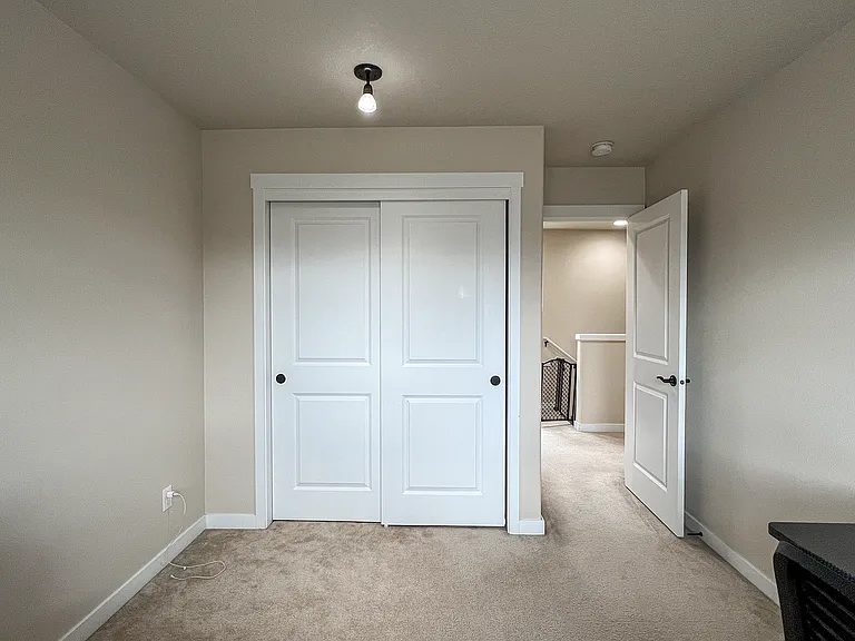 206 SW Marsuda Ter — Photo 17