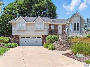 15522 Fieldcrest Cir, Omaha, NE 68154