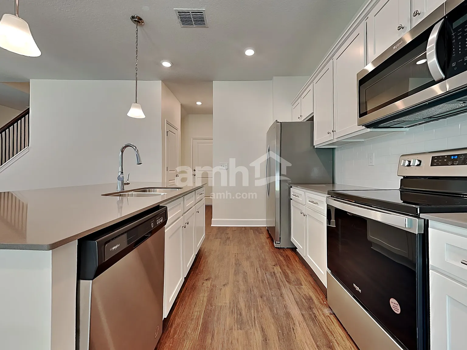 4 bed, 2.5 bath, 1977 sqft, $2,470 — Photo 3