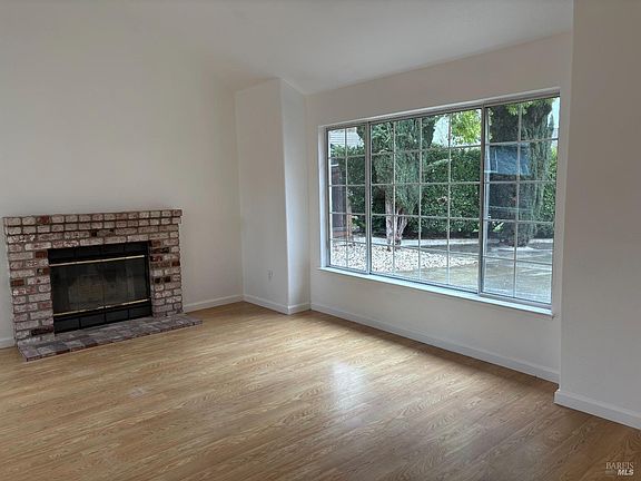 5th image of 468 Britannia Drive