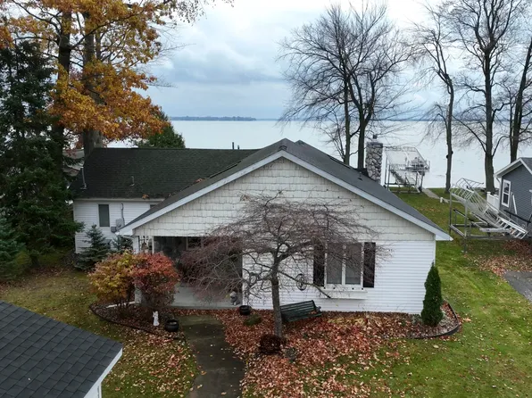 12315 E Houghton Lake Dr, Houghton Lake, MI 48629