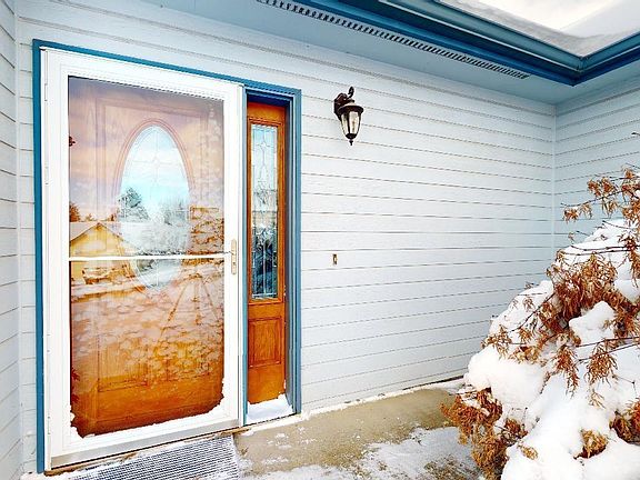 2nd image of 755 SE Carolstar Dr