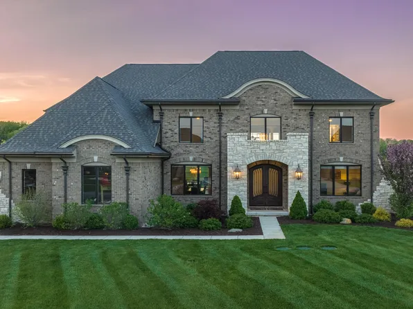 2325 Westbrooke Ct, Ann Arbor, MI 48105