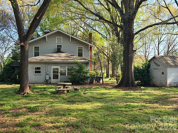 5th image of 804 Emmanuel Church Rd