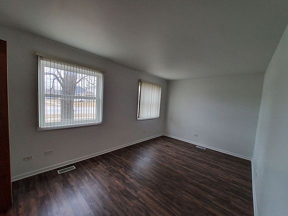 3rd image of 7926 W 163rd Pl