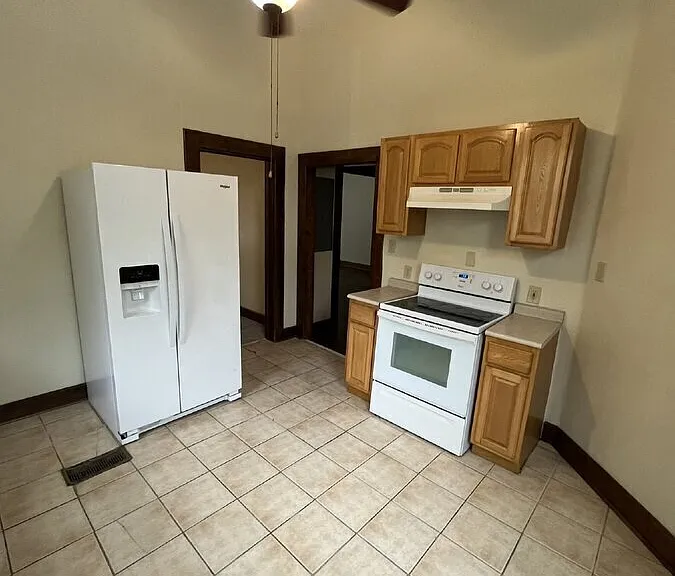 904 E Duffy St #A — Photo 22