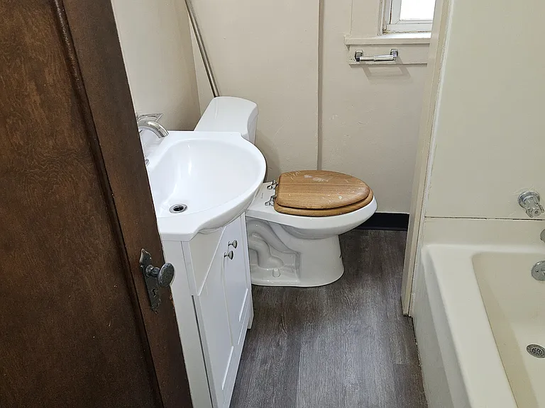 1214 Holmes St #2 — Photo 7