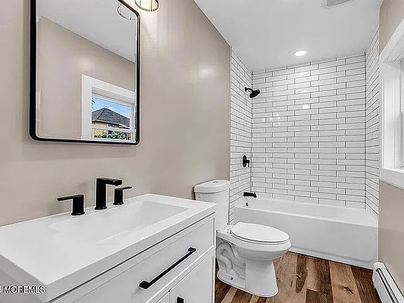 3rd image of 108 Catherine St Floor 2