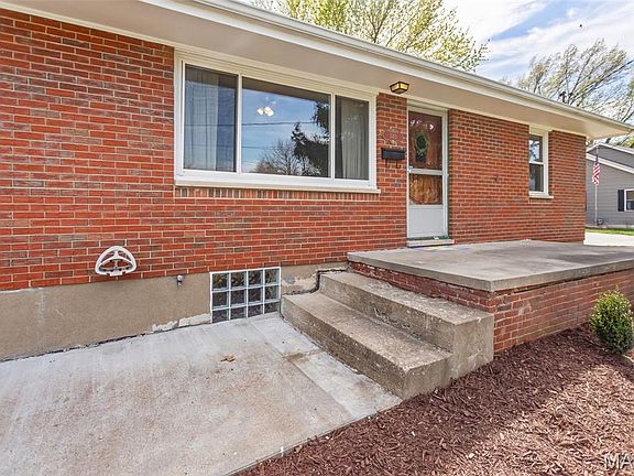 4th image of 340 Ruth Ave