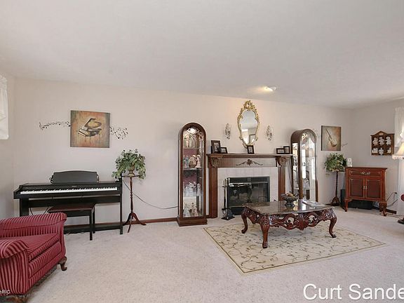 3rd image of 6820 Sunrise Meadow Dr NE