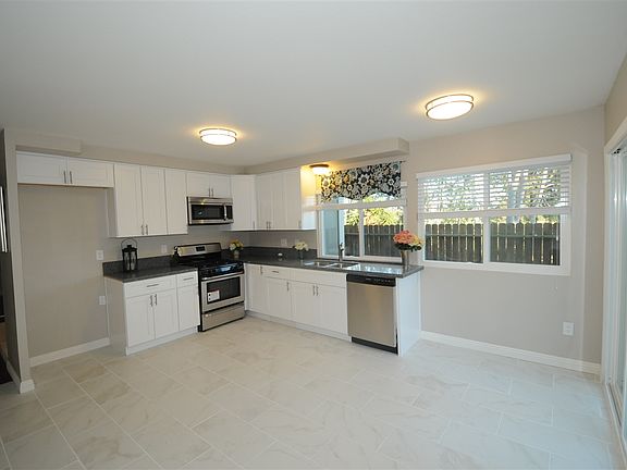 4th image of 5097 La Cuenta Dr