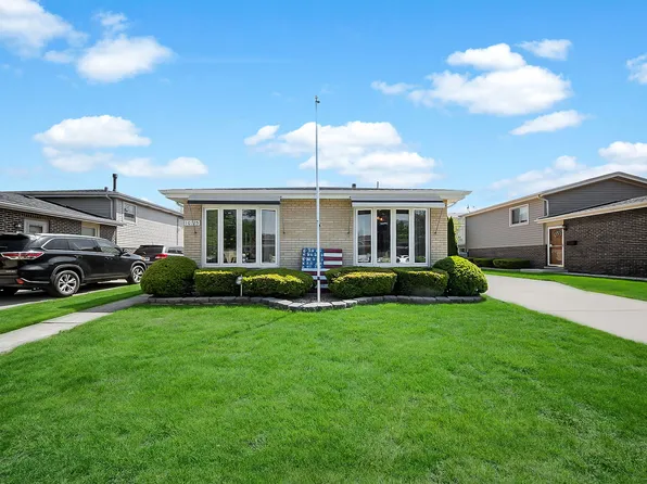 10125 S Komensky Ave, Oak Lawn, IL 60453