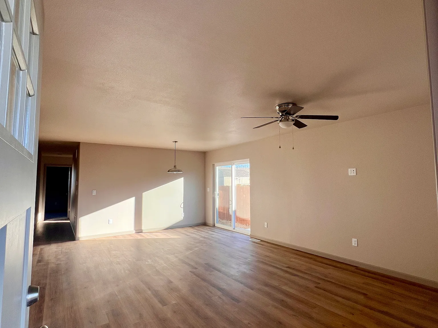 338 S Clarion Dr — Photo 2