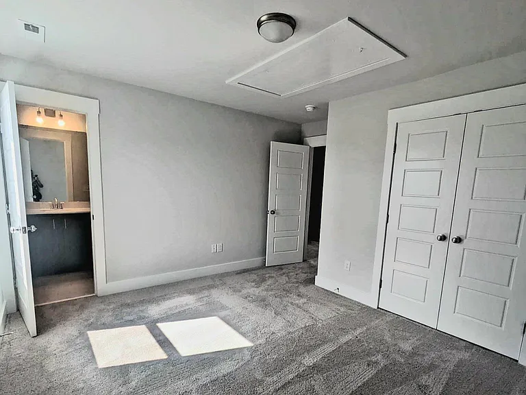 48 Somerleigh Way — Photo 8